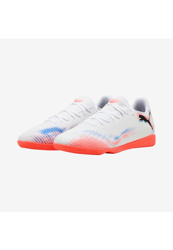 Buty piłkarskie halowe Puma Future 8 Play Futsal. Materiał: lycra, kauczuk. Szerokość cholewki: normalna. Sport: piłka nożna