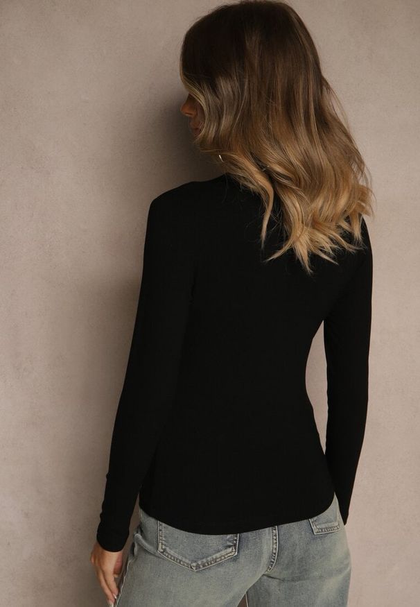 Renee - Czarna Bluzka z Wiskozy z Półgolfem Forriva. Okazja: na co dzień. Kolor: czarny. Materiał: wiskoza. Styl: elegancki, wizytowy, casual