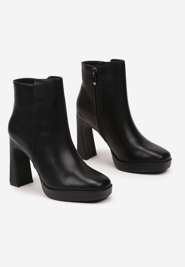 Renee - Czarne Botki na Słupku w Minimalistycznym Stylu Atarvia. Okazja: na co dzień. Kolor: czarny. Materiał: jeans, bawełna. Obcas: na słupku. Styl: elegancki, casual