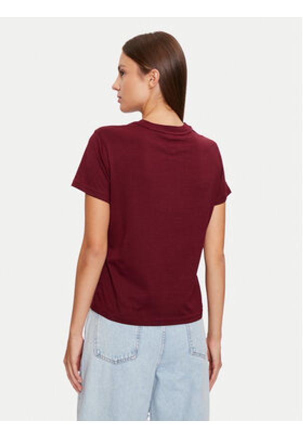 Tommy Jeans T-Shirt Crest Linear DW0DW18795 Bordowy Regular Fit. Kolor: czerwony. Materiał: bawełna