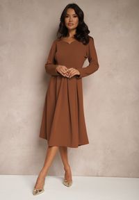 Renee - Brązowa Sukienka o Rozkloszowanym Kroju z Trójkątnym Dekoltem Temivara. Okazja: na co dzień. Kolor: brązowy. Materiał: jeans. Wzór: bez wzorów. Typ sukienki: proste, rozkloszowane. Styl: casual, elegancki #4