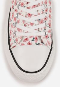 Renee - Różowe Casualowe Trampki w Kwiatki Foleriella. Okazja: na co dzień. Kolor: różowy. Materiał: jeans. Szerokość cholewki: normalna. Wzór: kwiaty. Obcas: na płaskiej podeszwie. Styl: casual #3