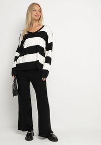 Born2be - Czarny Dzianinowy Komplet Szerokie Spodnie i Sweter w Paski Falesea. Kolor: czarny. Materiał: dzianina. Wzór: paski #4