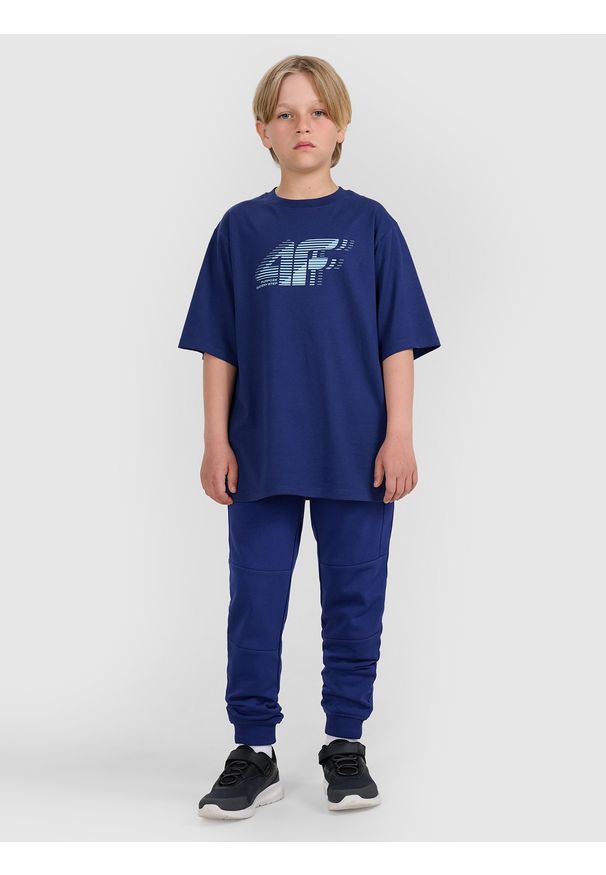 4f - 4F T-shirt oversize z nadrukiem chłopięcy - granatowy 134 (8-9 lat). Okazja: na co dzień. Kolor: niebieski. Materiał: jersey, bawełna, materiał. Wzór: nadruk. Sezon: lato. Styl: sportowy, klasyczny, casual