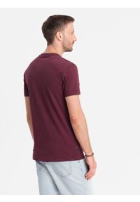 Ombre Clothing - Męski t-shirt bawełniany z nadrukiem na kieszonce Ombre Streetstyle – bordowy V3 OM-TSCT-0108 - XXL. Okazja: na co dzień. Kolor: czerwony. Materiał: bawełna. Wzór: nadruk. Styl: casual, klasyczny, elegancki #5