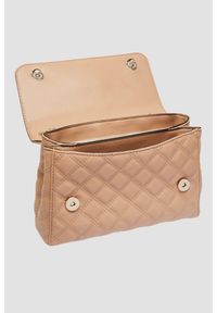 Guess - GUESS Beżowa pikowana damska torebka Giully 2. Kolor: beżowy. Materiał: pikowane. Styl: elegancki