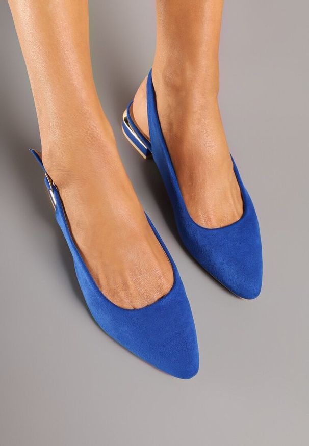Born2be - Niebieskie Sandały Slingback Vices z Metaliczną Aplikacją przy Obcasie Ediriella. Okazja: na co dzień, na spotkanie biznesowe. Nosek buta: szpiczasty. Kolor: niebieski. Wzór: aplikacja. Sezon: lato, wiosna. Obcas: na obcasie. Styl: biznesowy, elegancki, casual. Wysokość obcasa: średni