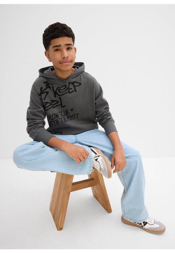 bonprix - Bluza z kapturem z nadrukiem graffiti z czystej bawełny organicznej. Typ kołnierza: kaptur. Kolor: szary. Materiał: bawełna. Wzór: nadruk