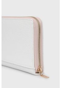Guess portfel damski kolor biały. Kolor: biały. Materiał: materiał #3