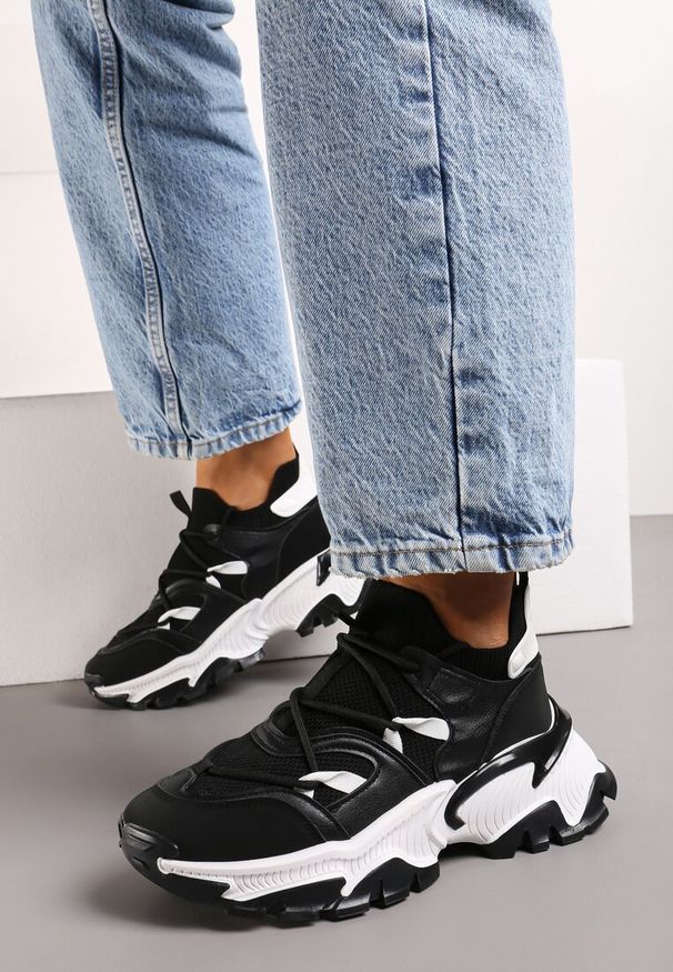 Born2be - Czarne Wsuwane Sneakersy z Elastyczną Cholewką i Ozdobnymi Wstawkami Ihiannon. Zapięcie: bez zapięcia. Kolor: czarny. Materiał: jeans, bawełna. Szerokość cholewki: normalna. Obcas: na płaskiej podeszwie