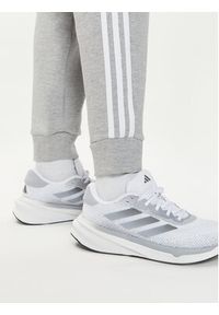 Adidas - adidas Spodnie dresowe Future Icons 3-Stripes IS3662 Szary Regular Fit. Kolor: szary. Materiał: syntetyk