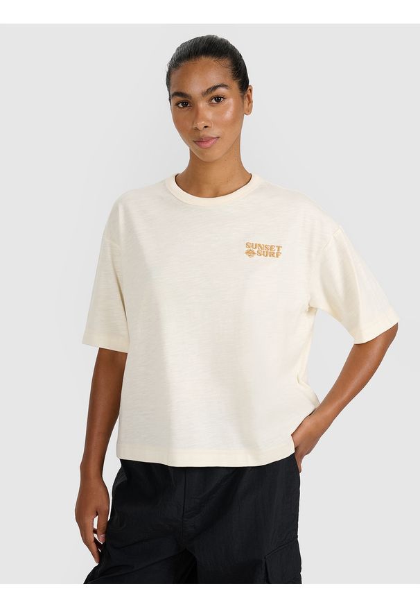 4f - 4F T-shirt oversize z nadrukiem damski - różowy M. Okazja: na co dzień. Kolor: beżowy. Materiał: jersey, tkanina, dzianina, bawełna, materiał. Długość rękawa: krótki rękaw. Długość: krótkie. Wzór: nadruk. Sezon: lato. Styl: sportowy, klasyczny, casual