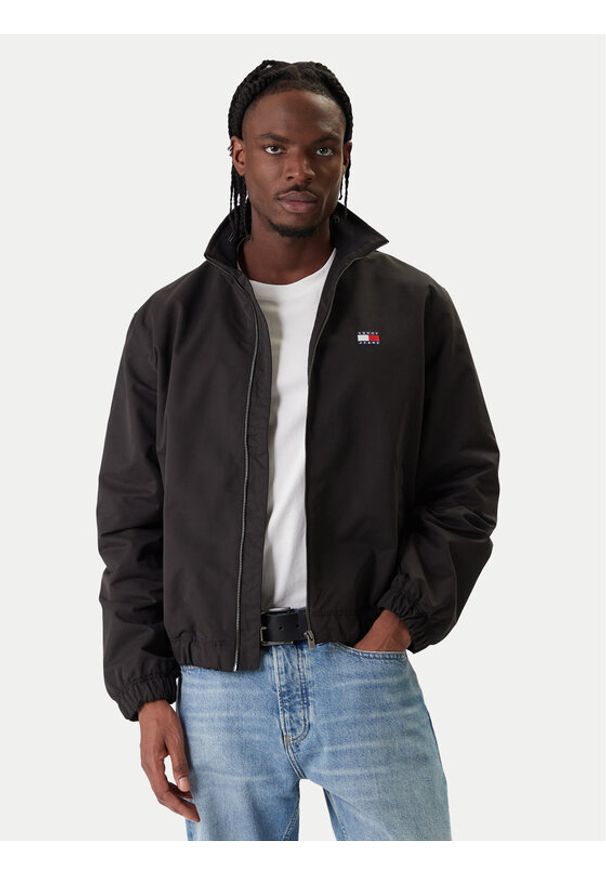 Tommy Jeans Kurtka przejściowa Essential DM0DM22720 Czarny Regular Fit. Kolor: czarny. Materiał: syntetyk