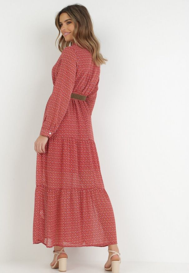 Born2be - Czerwona Sukienka Z Paskiem Demusa. Kolor: czerwony. Materiał: tkanina, materiał. Typ sukienki: kopertowe. Długość: maxi