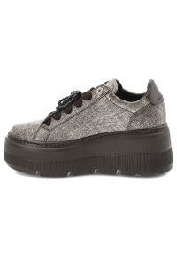 CheBello - Brązowe Sneakersy Chebello Eleganckie Obuwie Damskie. Okazja: na co dzień. Zapięcie: sznurówki. Kolor: brązowy. Szerokość cholewki: normalna. Wzór: aplikacja. Obcas: na platformie. Styl: elegancki