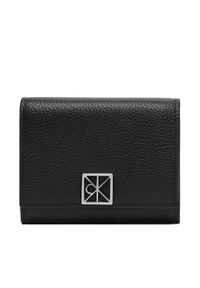 Calvin Klein Portfel Emblem Hw Pebble Trifold W/Zip LV04F1128G Czarny. Kolor: czarny. Materiał: skóra #1