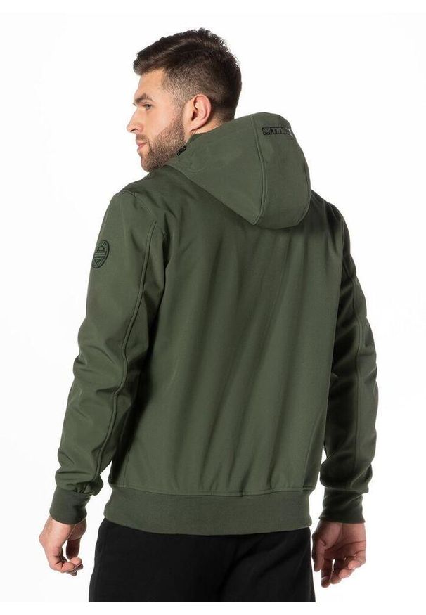 PITBULL - Kurtka męska Pitbull przejściowa z kapturem Tesoro. Typ kołnierza: kaptur. Kolor: zielony. Materiał: softshell