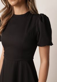 Born2be - Czarna Elegancka Sukienka VICES o Rozkloszowanym Kroju z Krótkim Rękawem Aezith. Okazja: na komunię, na wesele, na ślub cywilny. Kolor: czarny. Długość rękawa: krótki rękaw. Typ sukienki: proste, rozkloszowane. Styl: elegancki #8