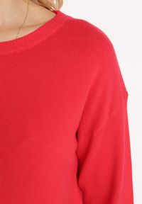 Born2be - Czerwony Sweter o Klasycznym Kroju z Okrągłym Dekoltem Kamalthea. Kolor: czerwony. Sezon: jesień, zima. Styl: klasyczny #5