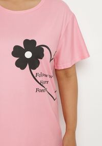 Born2be - Różowy Komplet Piżamowy z Motywem Kwiatowym Spodnie i T-shirt Milossa. Kolekcja: plus size. Kolor: różowy. Długość: krótkie. Wzór: kwiaty #3