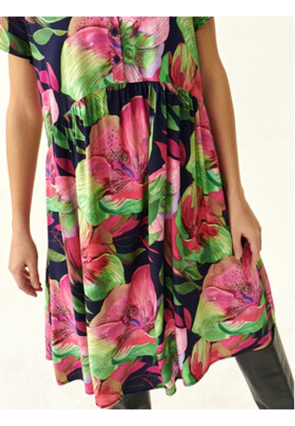 Tatuum Sukienka codzienna Sfori T2305.202 Granatowy Oversize. Okazja: na co dzień. Kolor: niebieski. Materiał: wiskoza. Typ sukienki: oversize, proste. Styl: casual