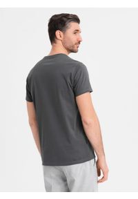 Ombre Clothing - Męski klasyczny bawełniany T-shirt BASIC - grafitowy V15 OM-TSBS-0236 - XXL. Okazja: na co dzień. Kolor: szary. Materiał: bawełna. Styl: klasyczny #6