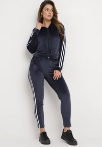 Born2be - Granatowy Welurowy Komplet Dresowy 2-Częściowy z Lampasami Bluza i Spodnie Atiriv. Kolor: niebieski. Materiał: welur, dresówka