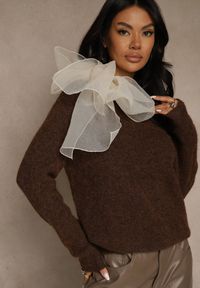 Renee - Brązowy Sweter z Dodatkiem Wełny Ozdobiony przy Szyi Wiązaniem Tusmele. Kolor: brązowy. Materiał: wełna. Wzór: aplikacja. Styl: elegancki #1