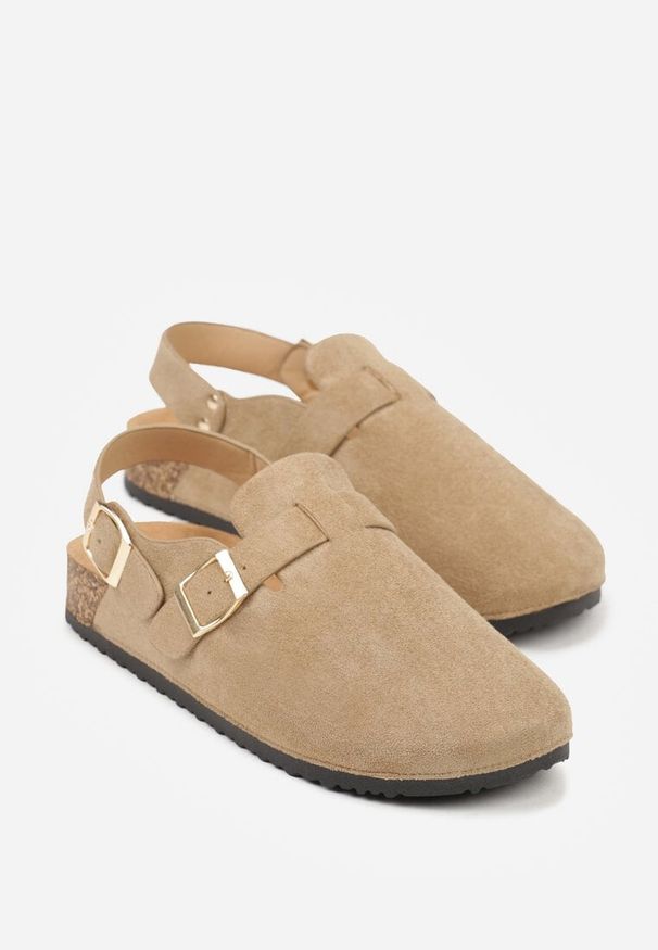 Renee - Ciemnobeżowe Sandały Typu Chodaki z Klamrami Silvermore. Okazja: na co dzień. Zapięcie: klamry. Kolor: beżowy. Materiał: jeans. Styl: casual, street