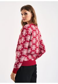 Ochnik - Czerwony sweter świąteczny damski. Okazja: na co dzień. Kolor: czerwony. Materiał: materiał. Długość: długie. Styl: wizytowy #2