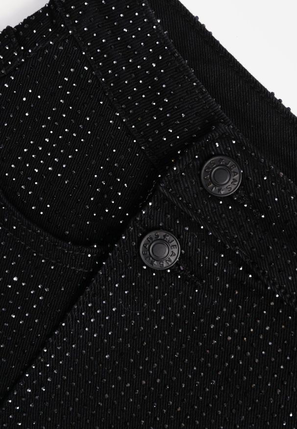 Born2be - Czarne Jeansowe Spódnico-Szorty w Eleganckim Stylu z Bawełną i Cyrkoniami Delatia. Okazja: na co dzień. Stan: podwyższony. Kolor: czarny. Materiał: bawełna, jeans. Wzór: aplikacja. Styl: elegancki