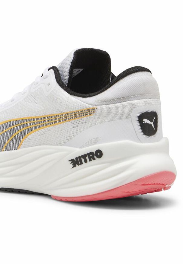 Puma - Męskie buty do biegania Magnify NITRO™ 2 PUMA. Zapięcie: sznurówki. Kolor: biały, pomarańczowy, żółty, wielokolorowy. Materiał: syntetyk, tkanina, materiał. Szerokość cholewki: normalna