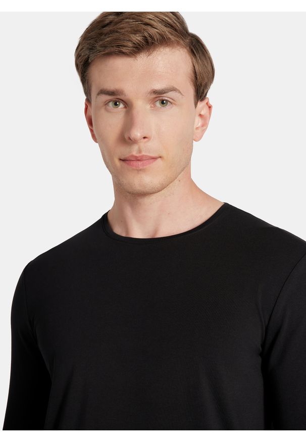 Pako Lorente - PAKO LORENTE – Longsleeve męski w kolorze czarnym. Kolor: czarny, biały, niebieski. Materiał: bawełna, elastan. Długość rękawa: długi rękaw. Długość: długie