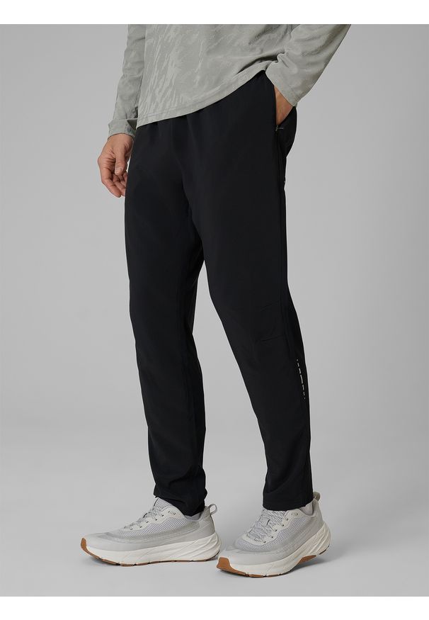 4f - 4F Spodnie do biegania szybkoschnące męskie - czarne M. Kolor: czarny. Materiał: tkanina, dzianina, materiał. Sport: fitness, bieganie