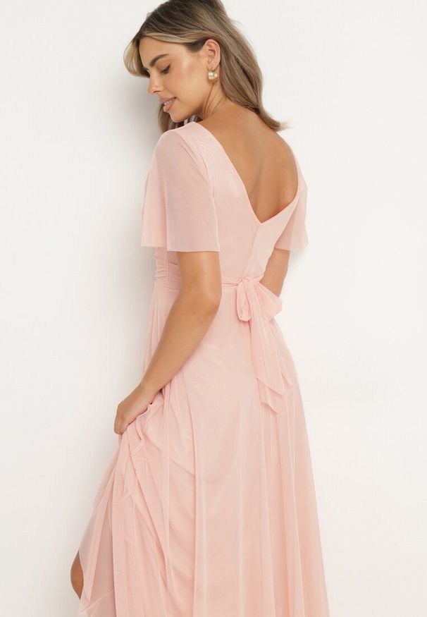 Born2be - Różowa Kopertowa Rozkloszowana Sukienka z Wiązaniem w Talii Kolea. Okazja: na wesele, na ślub cywilny, na studniówkę, na imprezę. Typ kołnierza: dekolt w kształcie V. Kolor: różowy. Długość rękawa: krótki rękaw. Typ sukienki: kopertowe. Styl: klasyczny, elegancki
