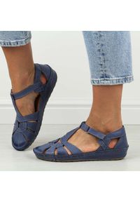DEONI - Granatowe Polskie sandały damskie Deoni D406. Kolor: niebieski. Materiał: skóra. Obcas: na obcasie. Wysokość obcasa: średni #1