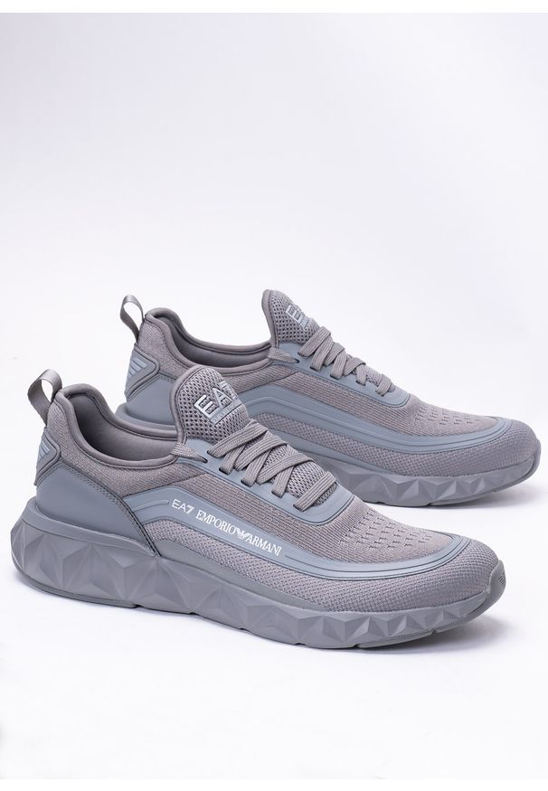 Sneakersy męskie szare EA7 Emporio Armani X8X106 XK262 Q749. Okazja: do pracy, na spacer, na co dzień. Kolor: szary. Sport: turystyka piesza