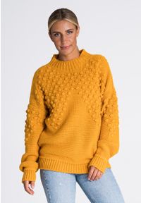 Figl - Musztardowy Krótki Sweter z Pomponikami. Kolor: żółty. Materiał: nylon, akryl. Długość: krótkie #1
