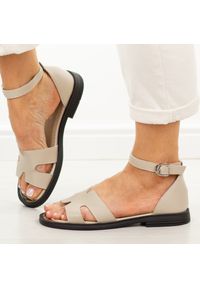 Beżowe skórzane sandały damskie Vinceza 62305. Okazja: na co dzień. Zapięcie: pasek. Kolor: beżowy. Materiał: skóra. Sezon: wiosna, lato. Styl: elegancki, casual, wizytowy #1