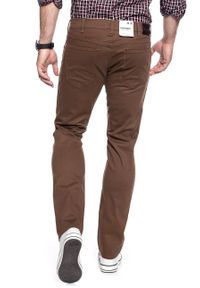 Wrangler - WRANGLER SPODNIE MĘSKIE GREENSBORO BISON W15QT228E 112127074. Materiał: materiał #5