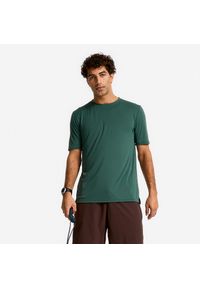 DOMYOS - Koszulka fitness męska Domyos krótki rękaw. Kolor: zielony. Materiał: poliester, materiał. Długość rękawa: krótki rękaw. Długość: krótkie. Sport: fitness #1