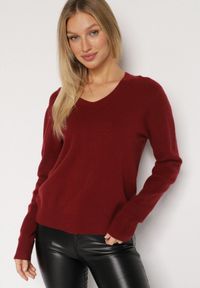 Born2be - Bordowy Sweter z Wiskozą i Wełną z Dekoltem w Serek Claida. Okazja: na co dzień. Typ kołnierza: dekolt w serek. Kolor: czerwony. Materiał: wełna, wiskoza. Styl: casual #3