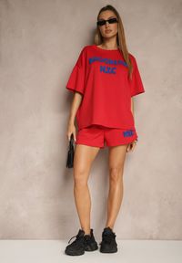 Renee - Czerwony Komplet z Wiskozą o Fasonie Oversize T-shirt i Szorty Lirafina. Kolor: czerwony. Materiał: wiskoza