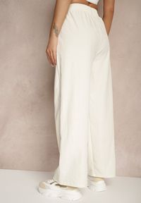 Renee - Jasnobeżowe Spodnie o Szerokim Kroju z Bawełną High Waist Ozdobione Naszywką Naneriela. Okazja: na co dzień. Stan: podwyższony. Kolor: beżowy. Materiał: bawełna. Wzór: aplikacja. Styl: casual, elegancki #3