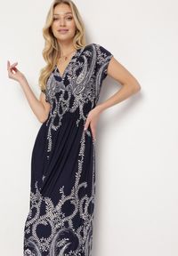 Born2be - Granatowa Sukienka z Gumką w Pasie i Kopertowym Dekoltem Pialica. Okazja: na co dzień. Typ kołnierza: dekolt kopertowy. Kolor: niebieski. Typ sukienki: kopertowe. Styl: casual, elegancki, sportowy #3