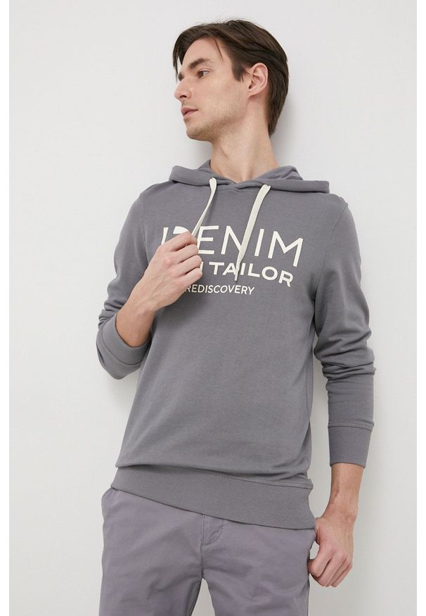 Tom Tailor Bluza bawełniana męska kolor szary z kapturem z nadrukiem. Okazja: na co dzień. Typ kołnierza: kaptur. Kolor: szary. Materiał: bawełna. Wzór: nadruk. Styl: casual