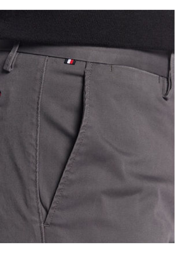TOMMY HILFIGER - Tommy Hilfiger Chinosy Core Denton MW0MW28884 Szary Straight Fit. Kolor: szary. Materiał: bawełna