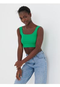 Sinsay - Crop top w prążki - zielony. Kolor: zielony. Materiał: włókno, prążkowany, bawełna. Wzór: prążki