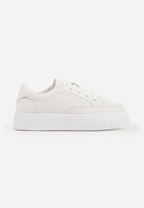Renee - Białe Sneakersy na Tłoczonej Platformie Zeaninia. Okazja: na co dzień. Kolor: biały. Materiał: jeans. Obcas: na platformie