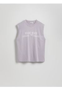 Reserved - T-shirt relaxed z nadrukiem - lawendowy. Kolor: fioletowy. Materiał: bawełna, dzianina. Wzór: nadruk